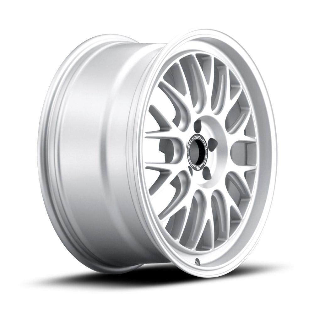 Fifteen52 Holeshot RSR _ Radiant Silver